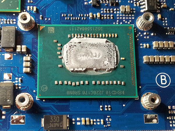 An uncovered Intel Core i5-3210M (BGA soldered) inside of a laptop, an Ivy Bridge CPU