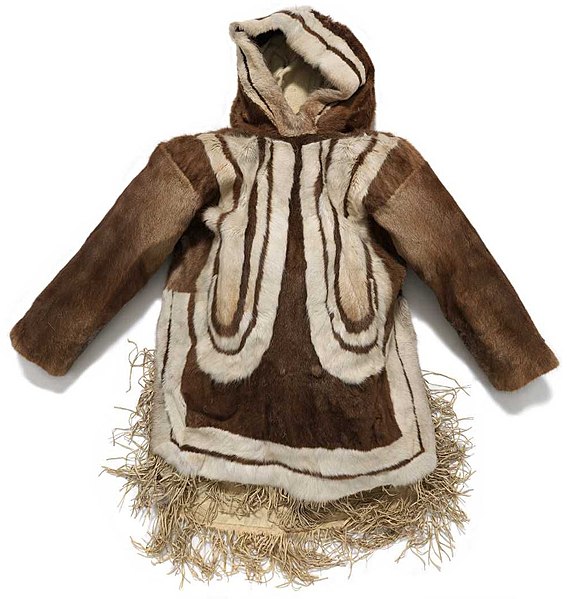 File:Inuit reindeer parka with white chest markings 2.jpg