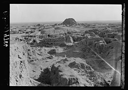 Irak. Assur (Qalat Sherqat). 40 miles S. de Mosul. Les ruines montrant des restes de l'ancien château en arrière-plan LOC matpc.16186.jpg