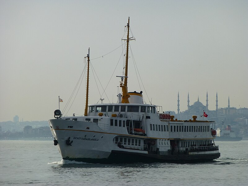 File:Istanbul 1000246 Nevit.jpg