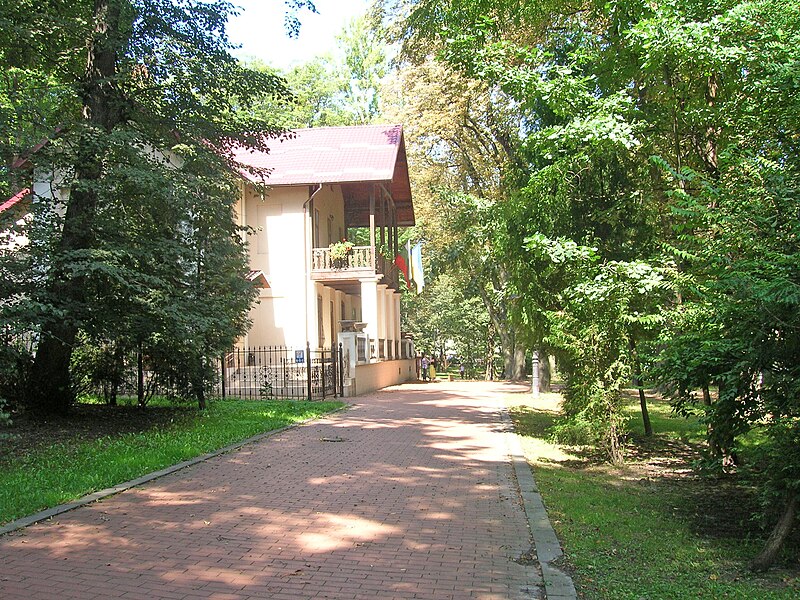 File:Ivana-Franka-Park Lemberg Ukraine.JPG