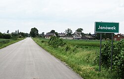 Straße und Straßenschild von Janówek, Gmina Wiskitki