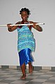 Jeune Femme dansant sur une musique traditionnelle du Bénin 33