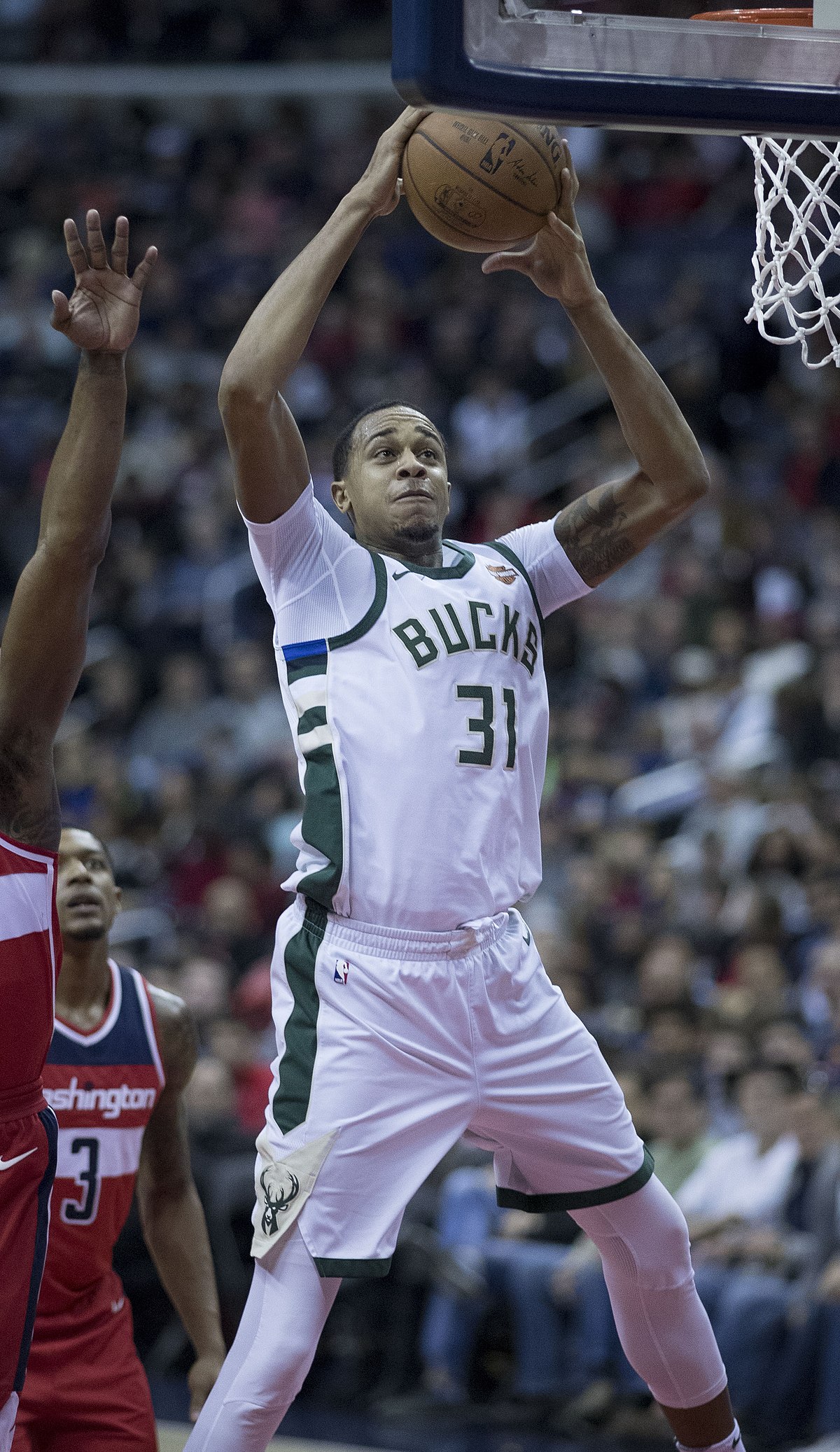 Jewelry store president apologizes to Bucks' John Henson