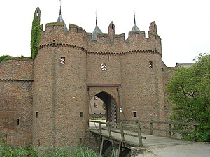 Het poortgebouw van kasteel Doornenburg