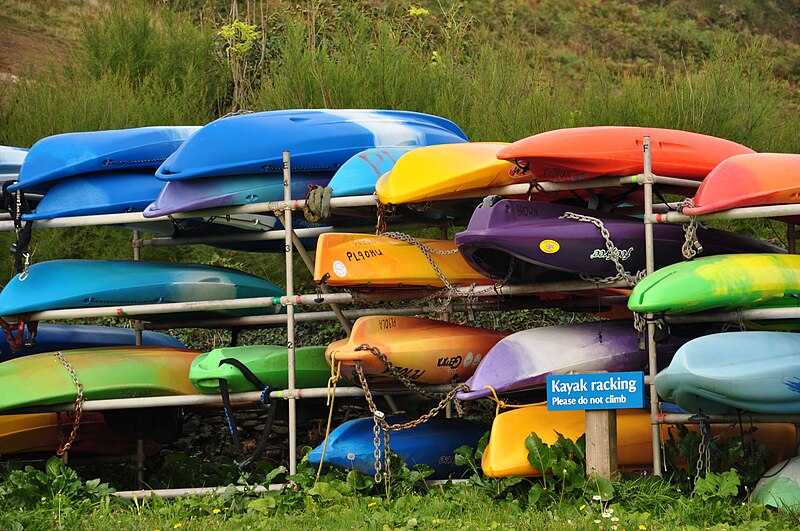 File:Kayaks at Wembury Beach (0606).jpg