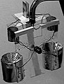 Kelvin-Generator, mit Flatterblatt-Elektroskop.jpg