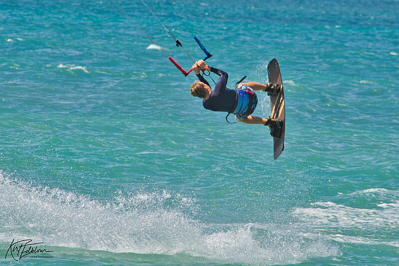 File:Kite Surfing (50547501533).jpg