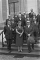 Koningin Juliana ontvangt op Paleis Soestdijk een groep van Ministers van Verkee, Bestanddeelnr 911-6530.jpg