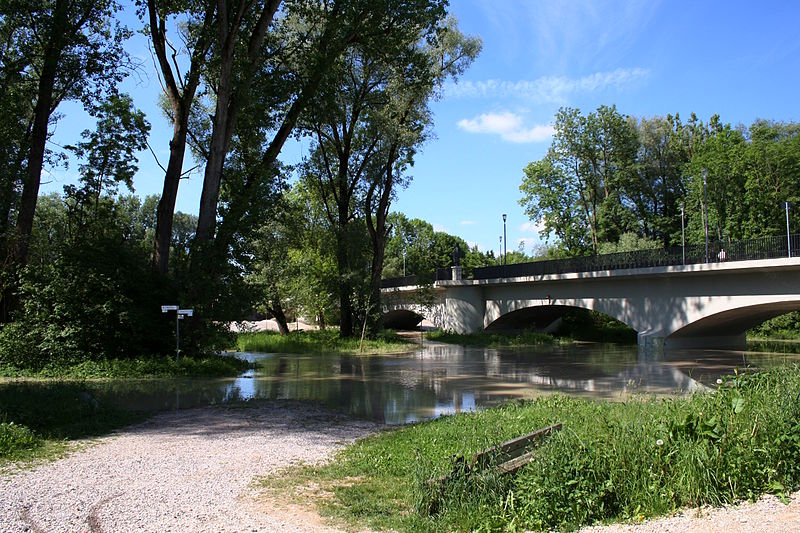 File:Korbinianbrücke 2010 1.jpg