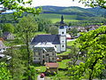 Kirche des hl. Nikolaus mit Pfarrhaus