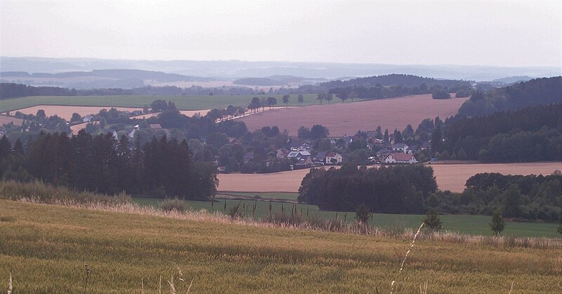 File:Kottengrün, Blick nach Tirpersdorf.jpg