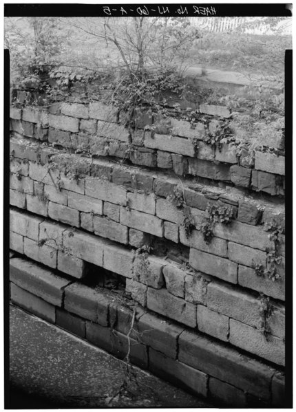 File:LOCK CHAMBER WALL, RIVER (NORTH) SIDE - Delaware and Raritan Canal, Lock, On Delaware Canal, North of Hamilton, East of George Street, New Brunswick, Middlesex County, NJ HAER NJ,12-NEBRU,13-5.tif