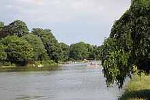 Lake Daumesnil 2010.jpg