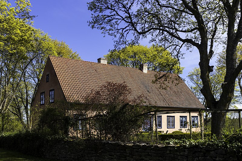 File:Levide prästgård.jpg