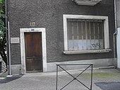 Photo en couleur du la façade avant et la porte avant de la maison où est décédée Madame de Warens à Chambéry.