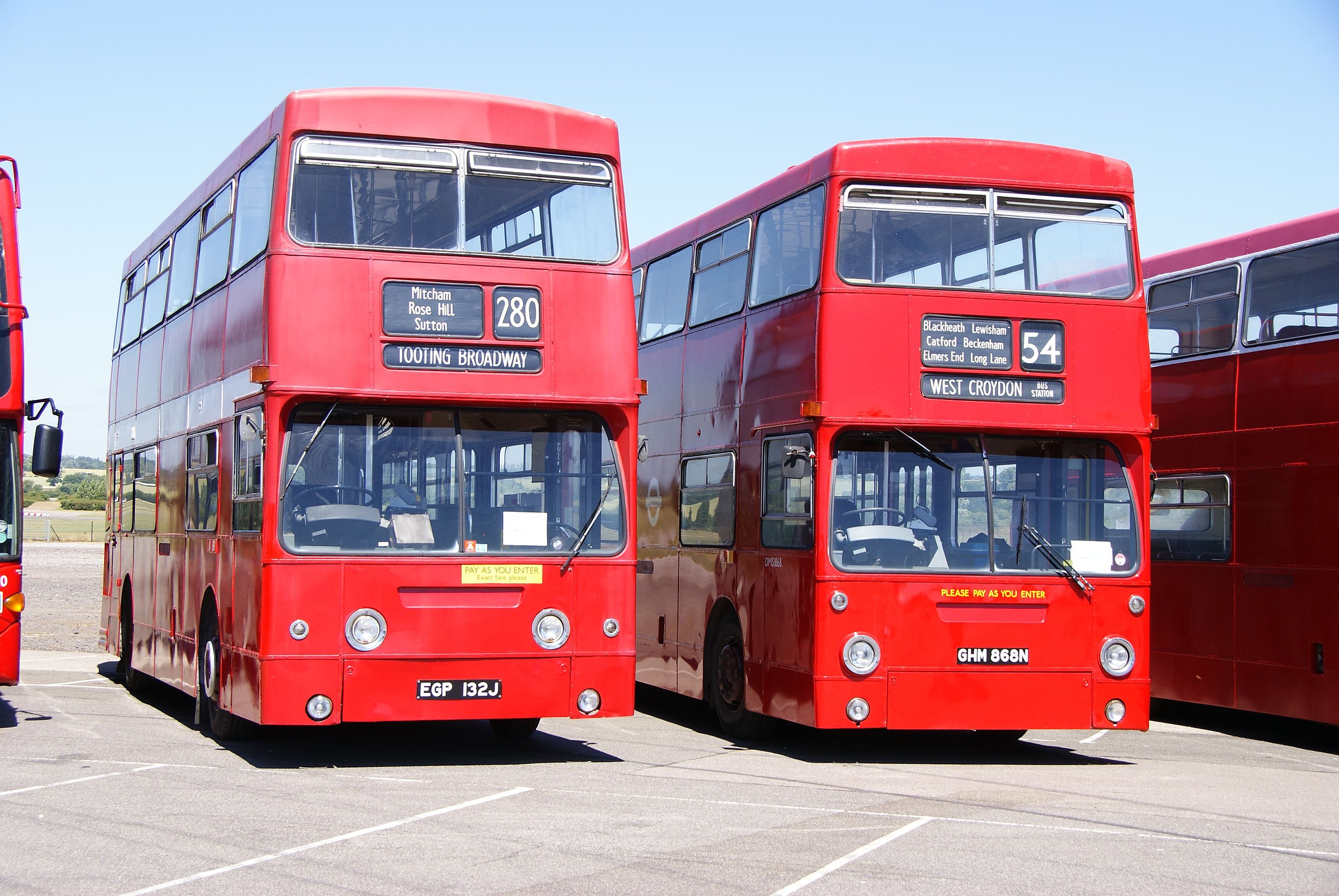 File:London Transport buses DMS132 (EGP 132J) & DMS1868 (GHM 868N 