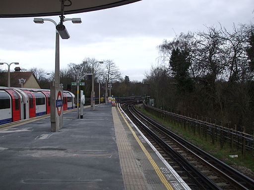 Loughton station westnorth