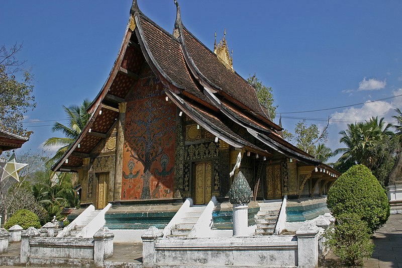 File:Luang Prabang-Wat Xieng Thong-34-Sim-Suedseite-gje.jpg