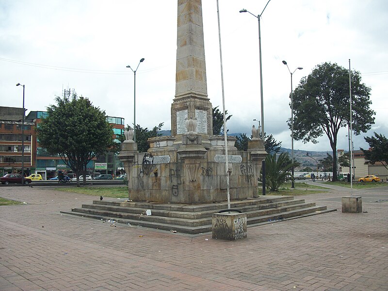 File:Mártires Obelisco.JPG