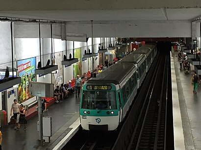 How to get to Mairie de Clichy - Métro with public transit - About the place