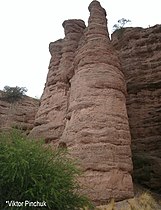 Каменные исполины у входа в каньон