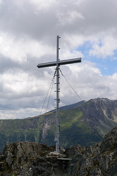 File:Mallnitz Auernig Gipfelkreuz 20160811 02.jpg