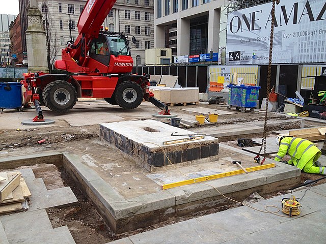 File:Manchester_Cenotaph_2014-13.jpg