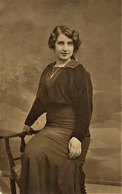 Maria (Antoniade) Cândea 1918.jpg