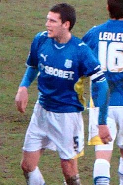 Hudson playing for Cardiff City in 2009 Mark Hudson.jpg