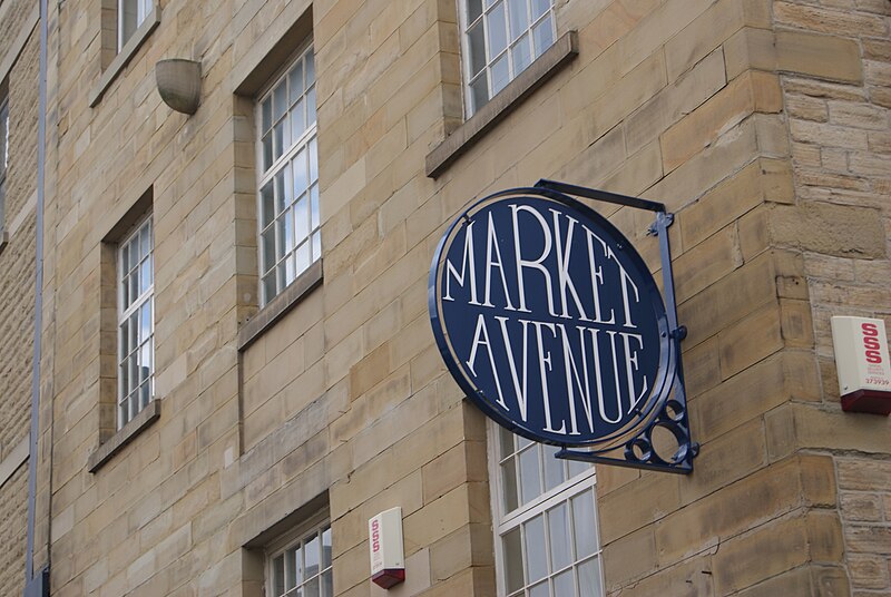 File:Market Avenue sign on Victoria Lane at the junction with Market Avenue.jpg