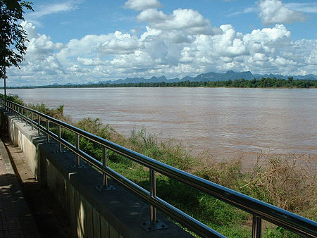 Mekong River in Nakhon Phanom.jpg