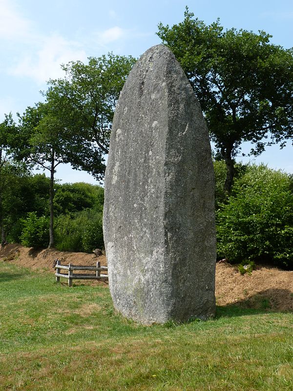 Menhir et dolmen de Cailouan