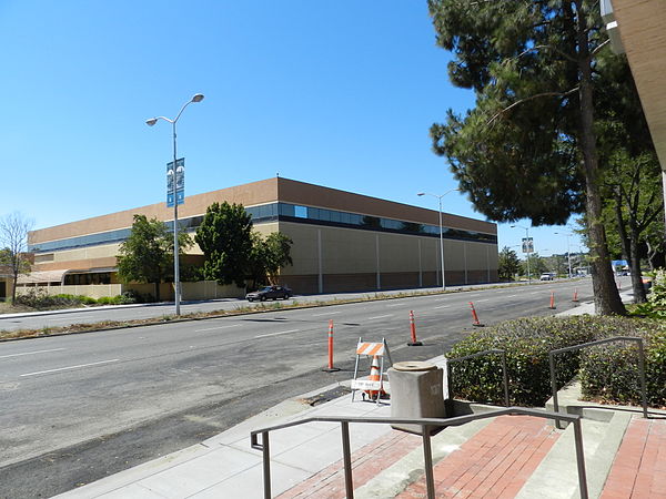 Mervyn's former headquarters, Hayward, not in use (2011); subsequently demolished