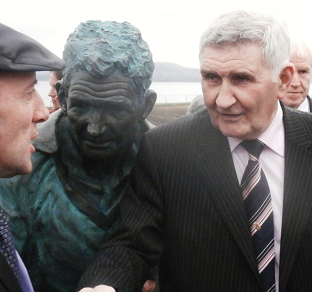 File:Mick O'Dwyer at unveiling of his statue 1.jpg