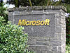 Bảng ở lối vào tổng hành dinh của Công ty Microsoft