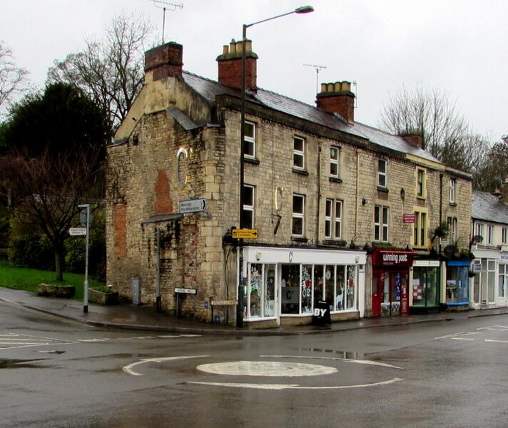 File:Mini-roundabout in central Nailsworth - geograph.org.uk - 4774570.jpg