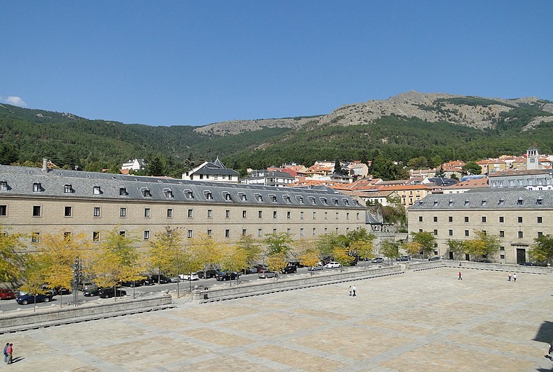 File:Monastery of El Escorial - esplanade.jpg