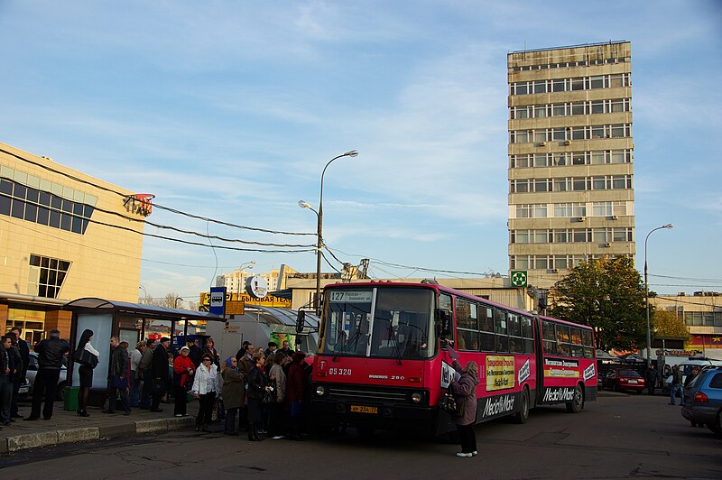 File:Moscow bus 05320 2008-10 1224695609 Bus terminus Metro Molodyozhnaya Ikarus 280.JPG