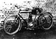 Moto conçue et construite par Jules et Paul Cornu, à Lisieux, au début du XXe siècle.