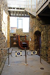 Entrance of the Conti Guidi Castle Museo leonardiano di vinci, 06.JPG