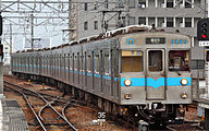 豊田市駅へ乗り入れる名古屋市営地下鉄鶴舞線の列車（3000形）