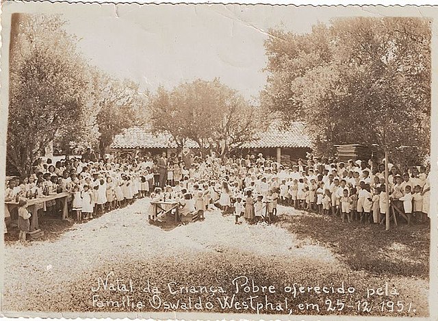 Ficheiro:Natal em Família 2.jpg – Wikipédia, a enciclopédia livre, foto  natal familia 