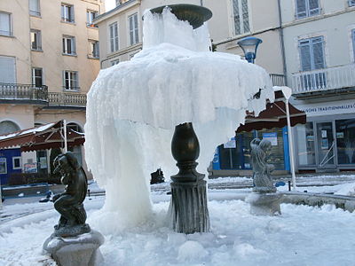 Springbrunnen am Place Alfred Agard im Winter