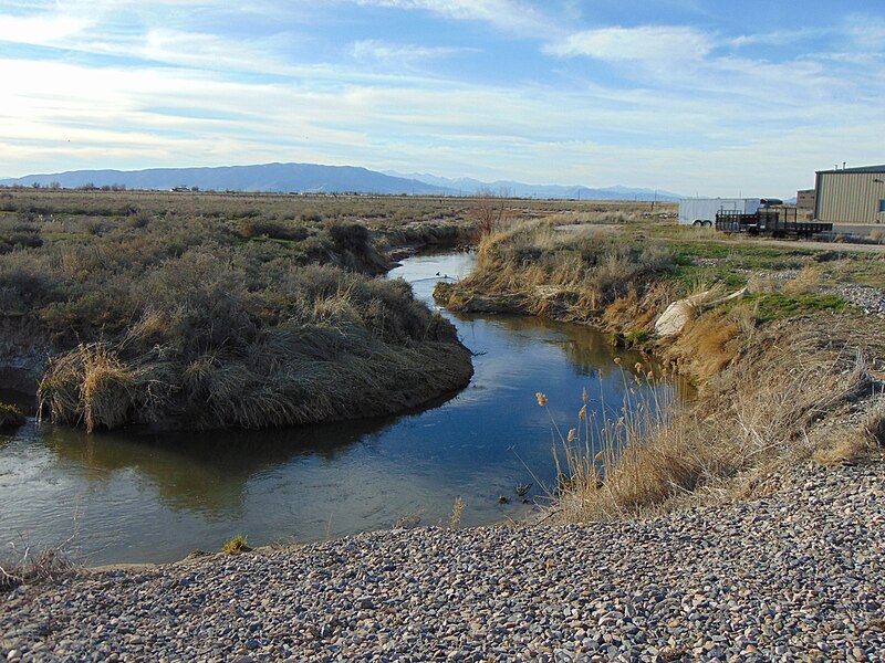 File:Northwest along Dry Creek at 3300 North, Spanish Fork, UT, Mar 17.jpg