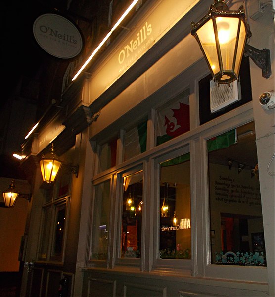 File:O'Neill's, Sutton High Street by night, Sutton, Surrey, Greater London (2).jpg