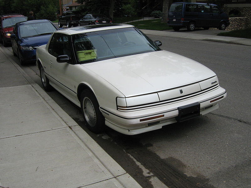 File:Oldsmobile Tornado (3740496475).jpg