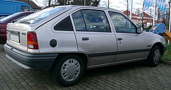 Opel Kadett 5-дверный хэтчбек (1989-1995)