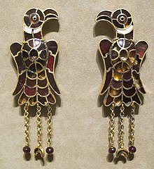 Ostrogoth ear jewels, Metropolitan Museum of Art Orecchini ostrogoti.jpg