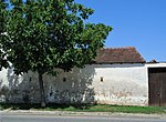 Site fortification with western barn wall